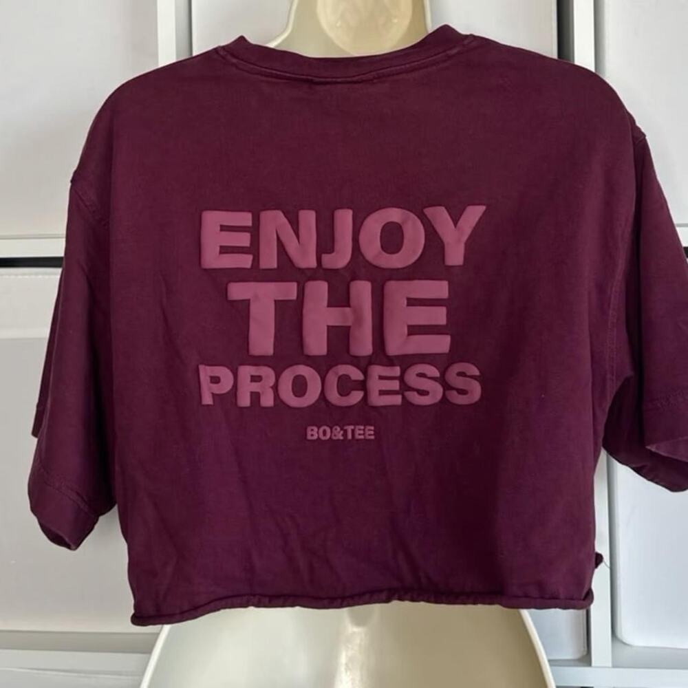 Bo+Tee Cropped Graphic Tee Womens Sz M Maroon Enjoy the Process